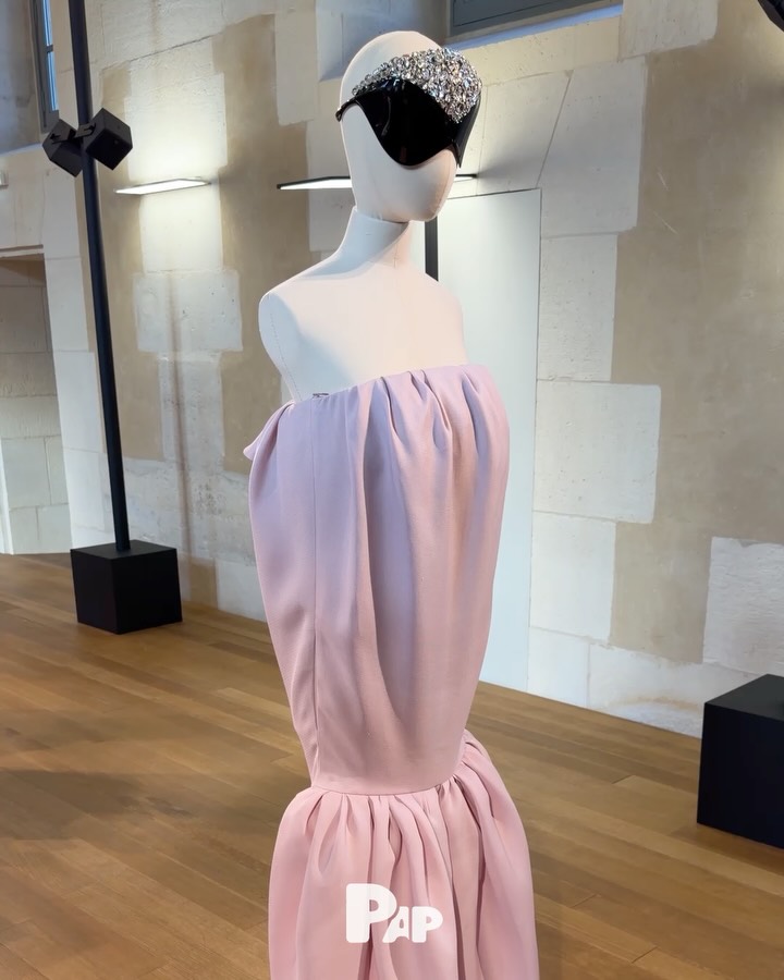 피에르파올로 피치올리의 발렌시아가 SS26, 창립자의 DNA를 재해석하다 — Look 3