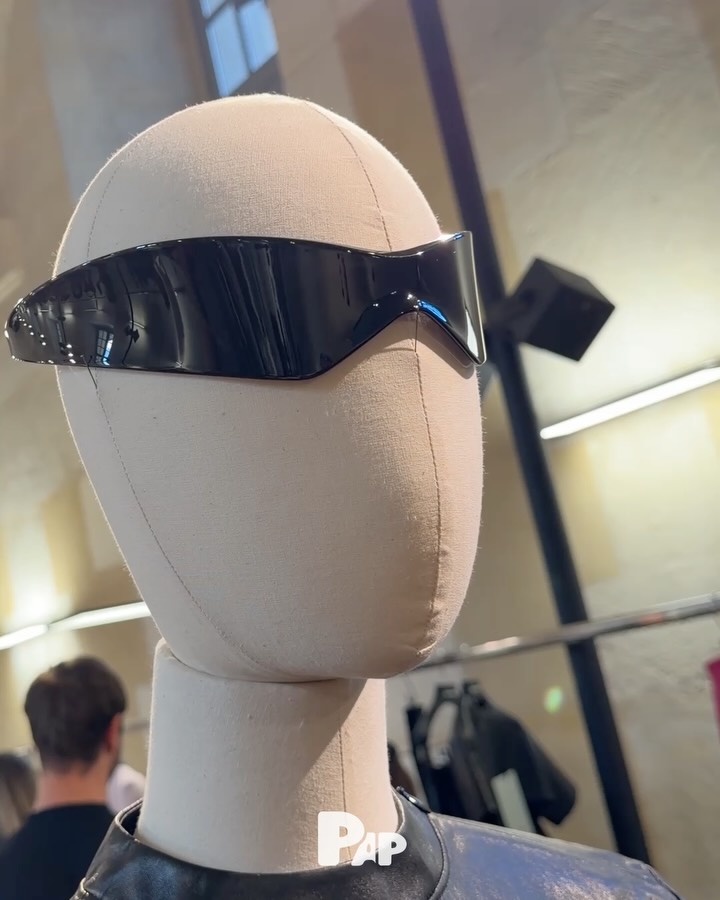 피에르파올로 피치올리의 발렌시아가 SS26, 창립자의 DNA를 재해석하다 — Look 10