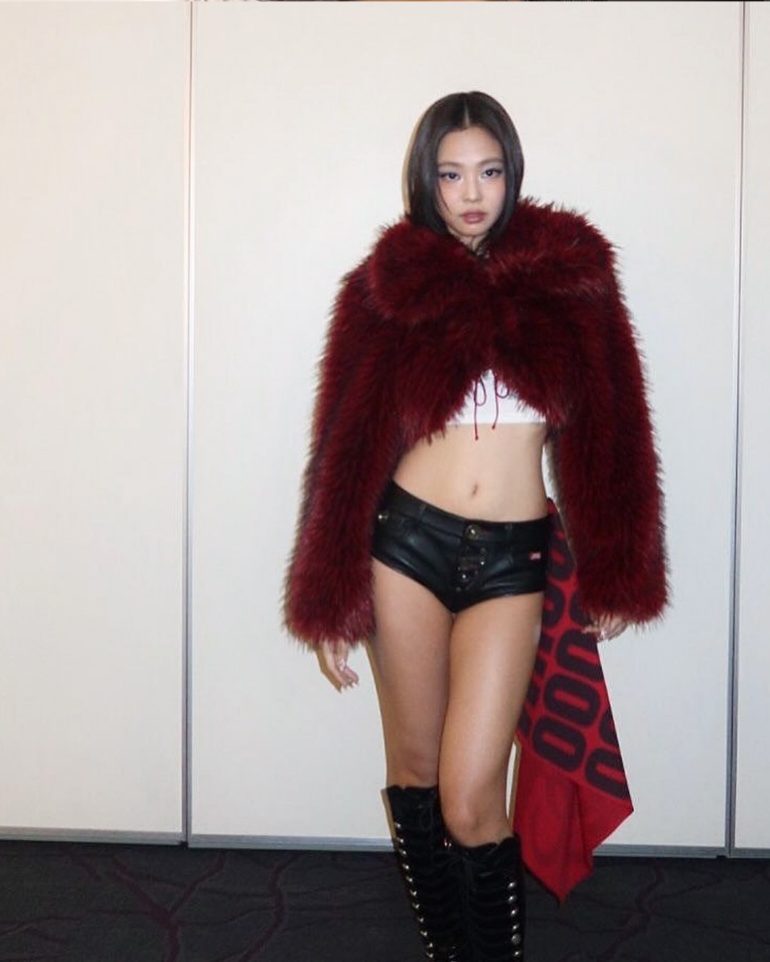 제니, 미스식스티와 함께한 컴플렉스콘 무대 룩 공개 — Look 2