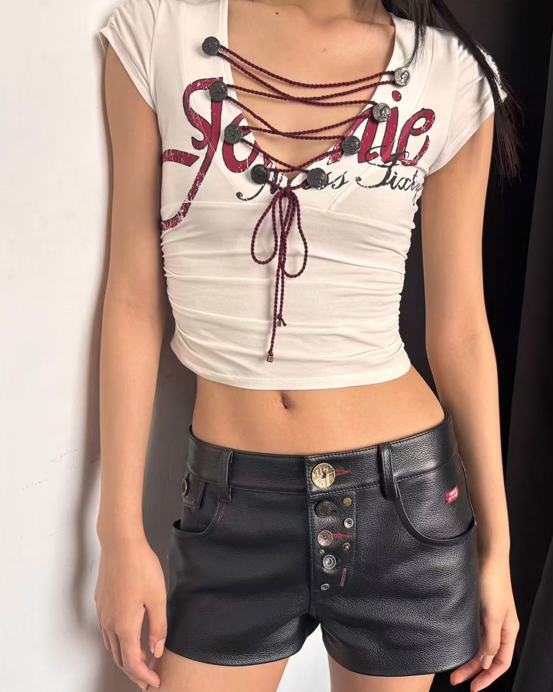 제니, 미스식스티와 함께한 컴플렉스콘 무대 룩 공개 — Look 4