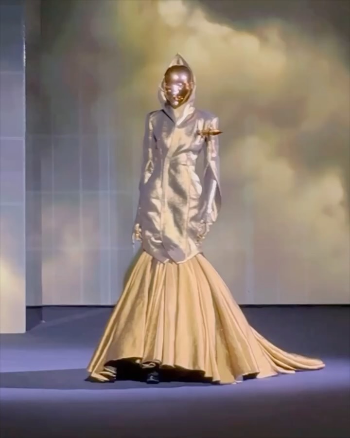 로버트 운, 2026 오트 꾸뛰르로 패션을 경험적 예술로 승화시키다 — Look 8