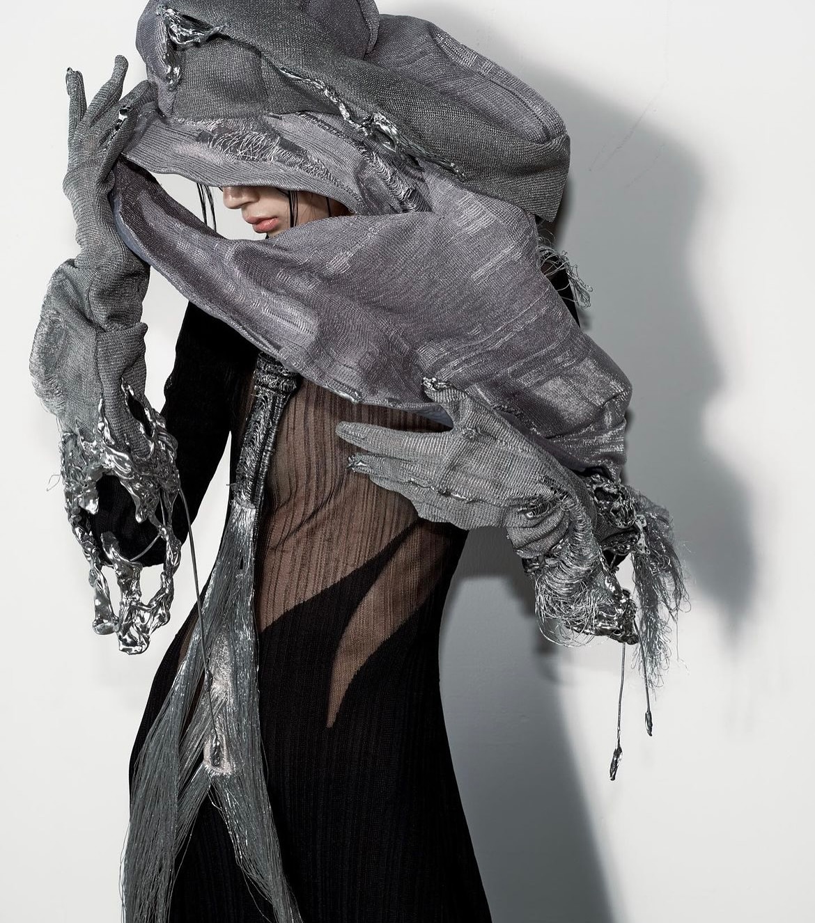 웨이라엔, 지속가능 소재로 쓰는 패션의 시적 언어 — Look 3