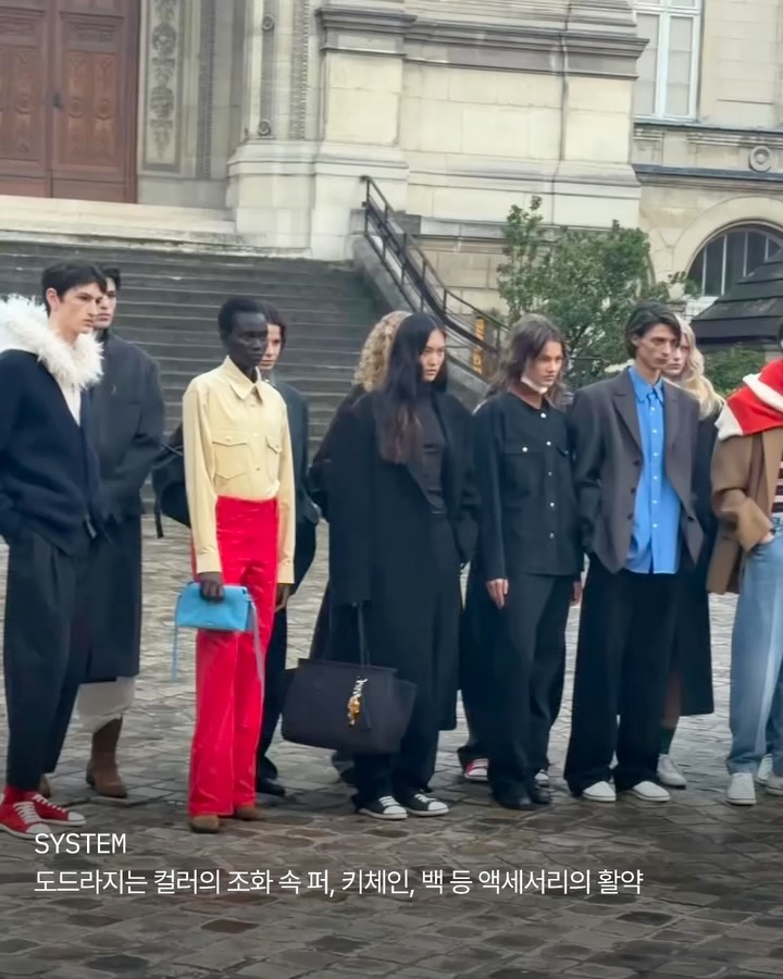 정지된 오브제에서 살아있는 퍼포먼스로 — Look 8