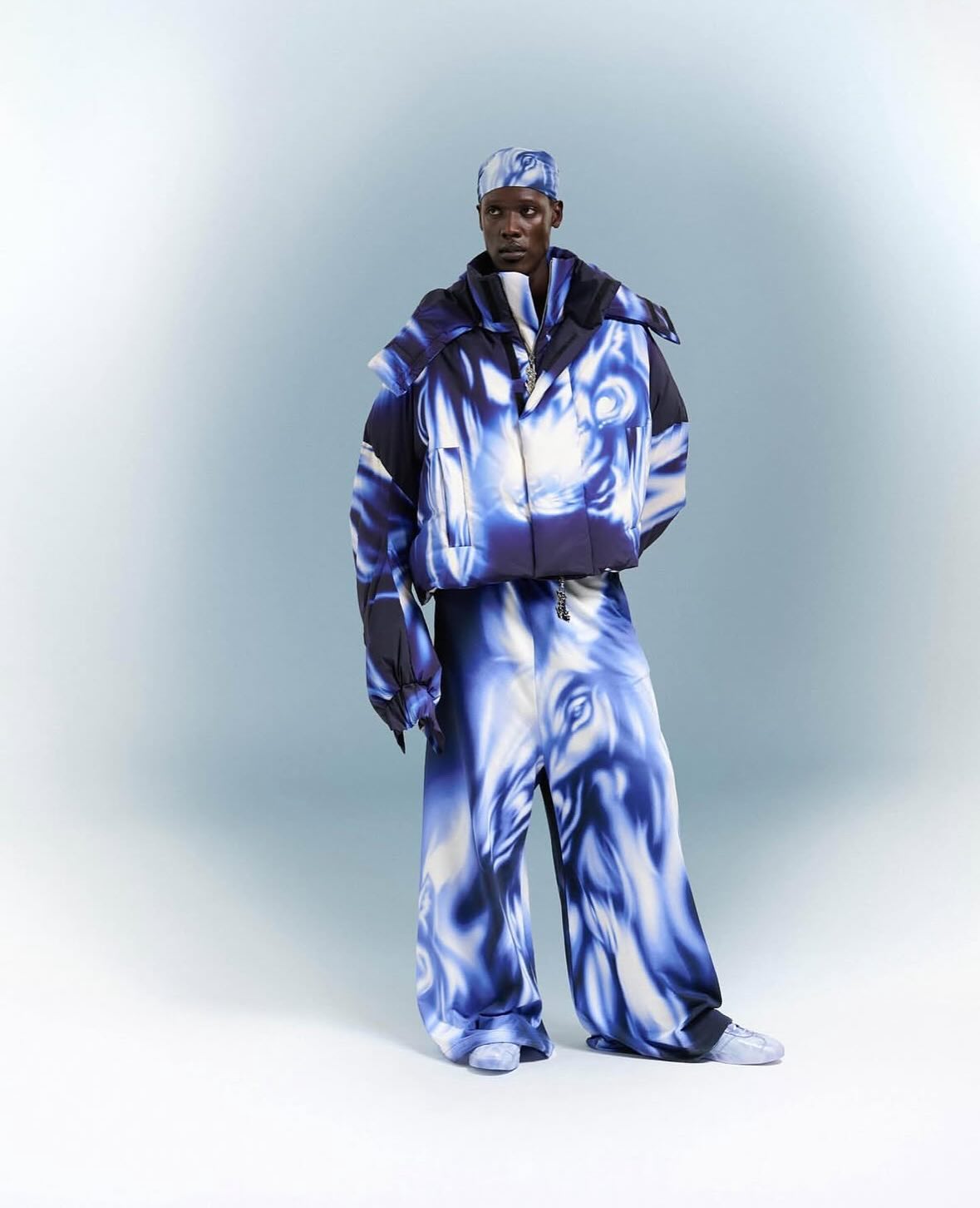 베를린의 파괴적 비전, 게릿 제이콥의 캠프 유니버스 — Look 3