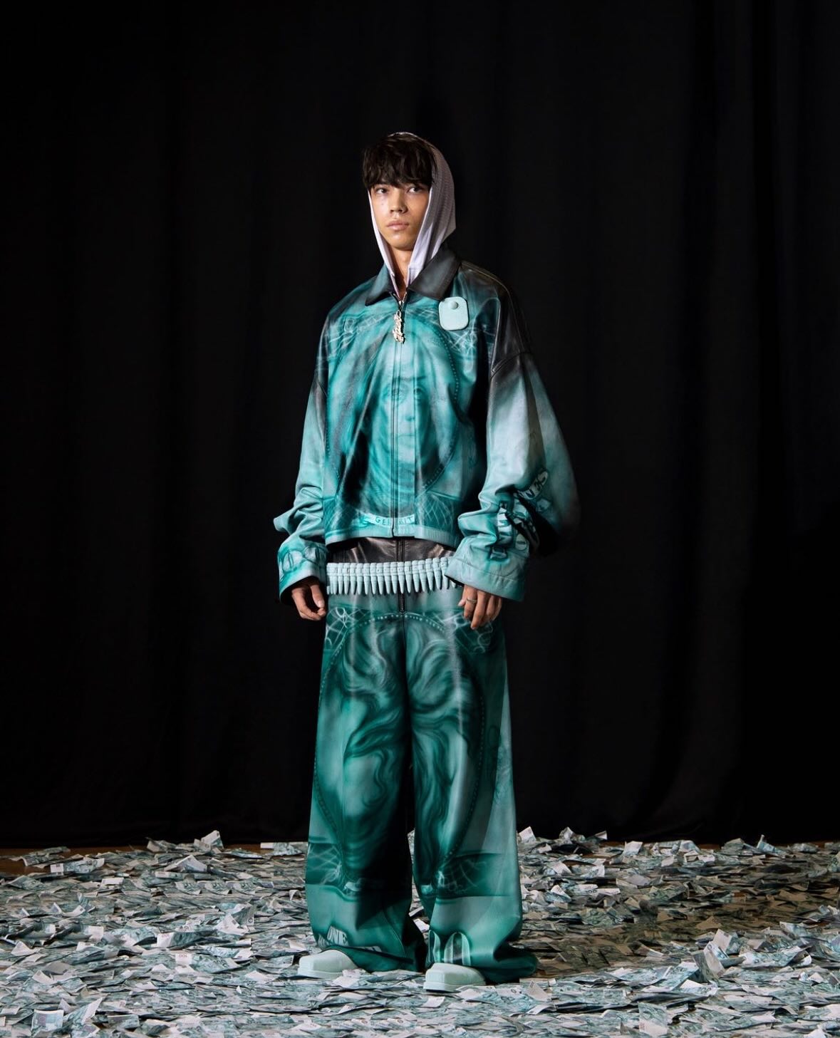 베를린의 파괴적 비전, 게릿 제이콥의 캠프 유니버스 — Look 4