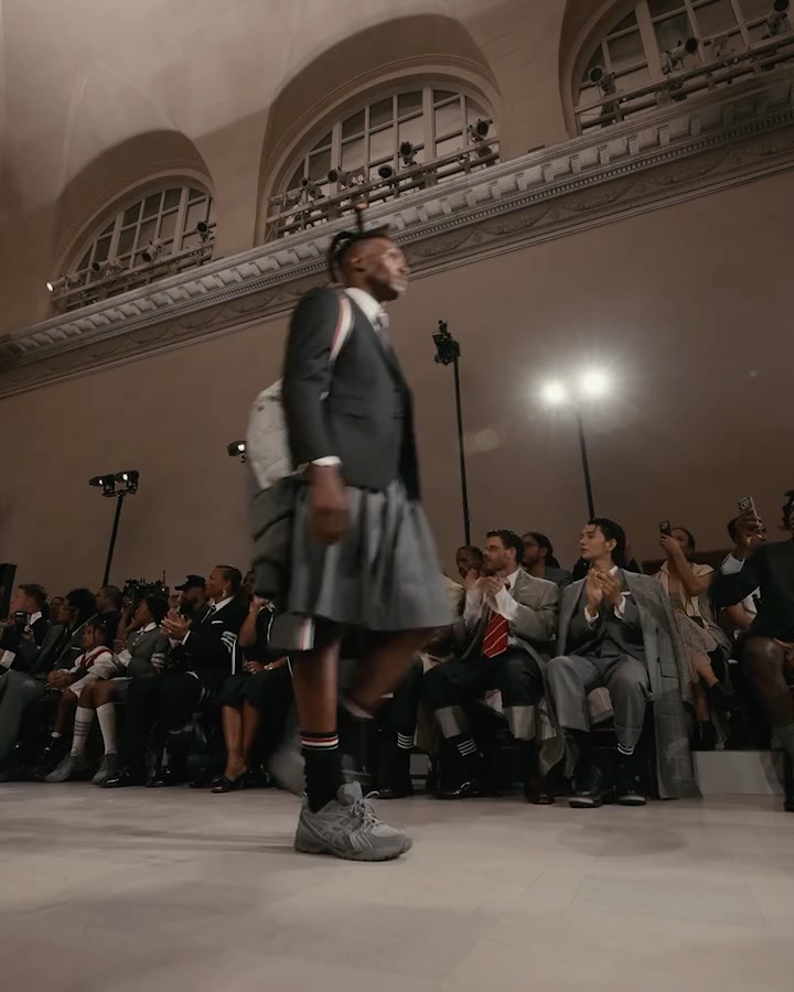 톰 브라운 x 아식스, 젤카야노 14로 쓴 퍼포먼스 럭셔리 — Look 2