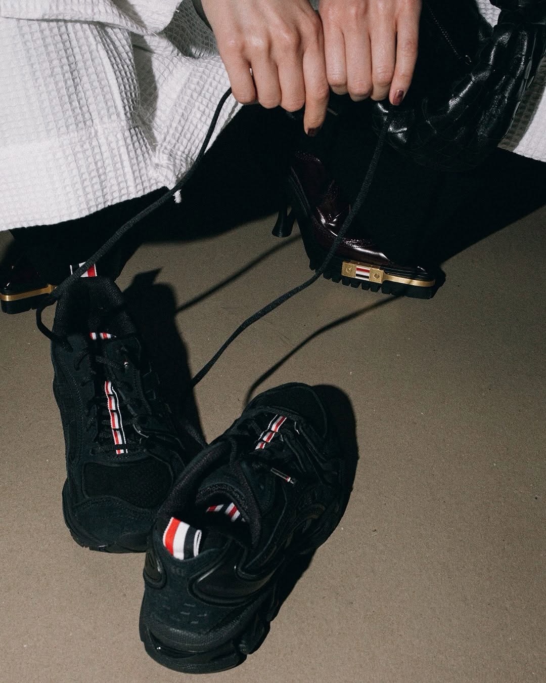 톰 브라운 x 아식스, 젤카야노 14로 쓴 퍼포먼스 럭셔리 — Look 3