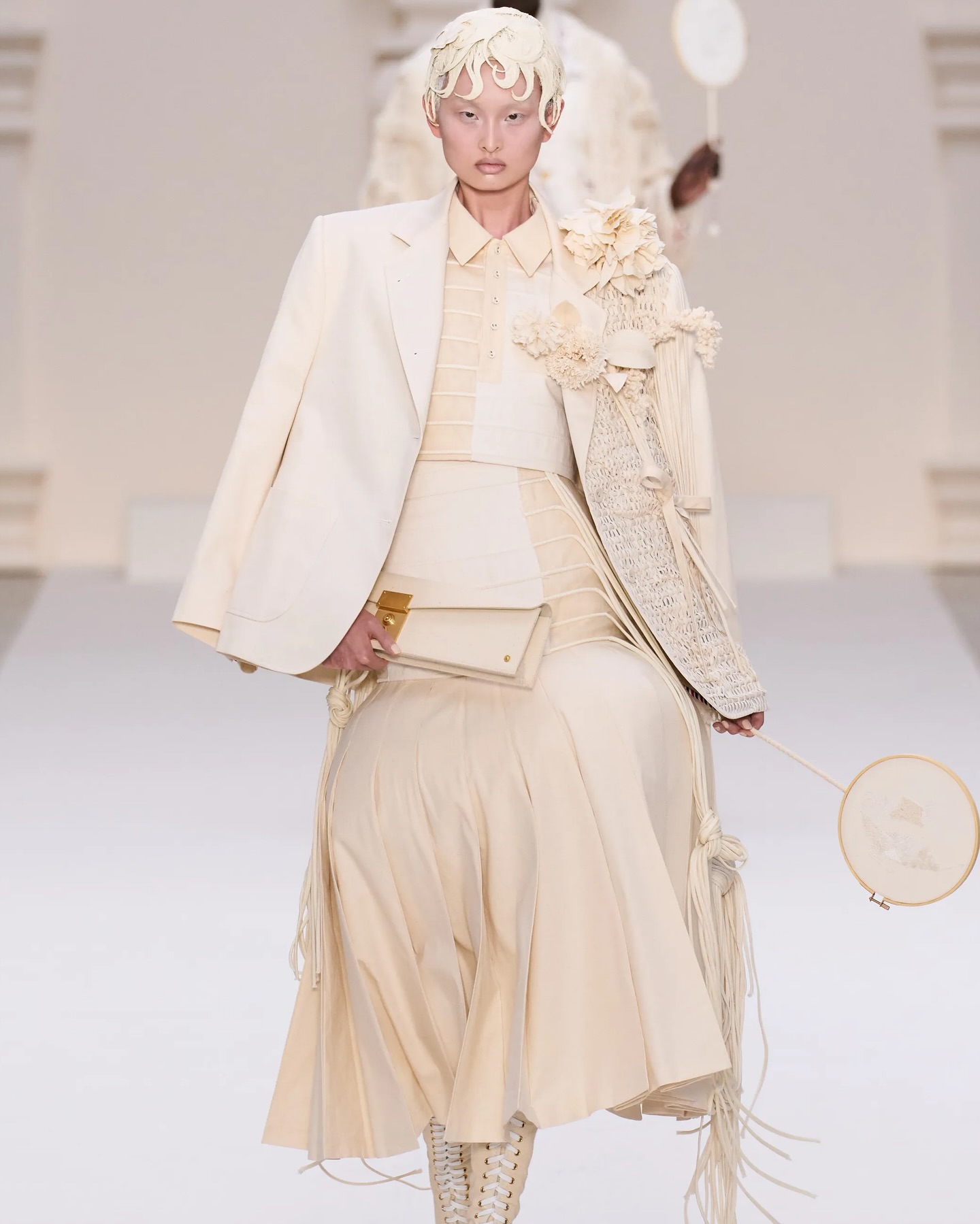 톰 브라운, FW24 쿠튀르에서 펼친 운동선수 오마주 — Look 9