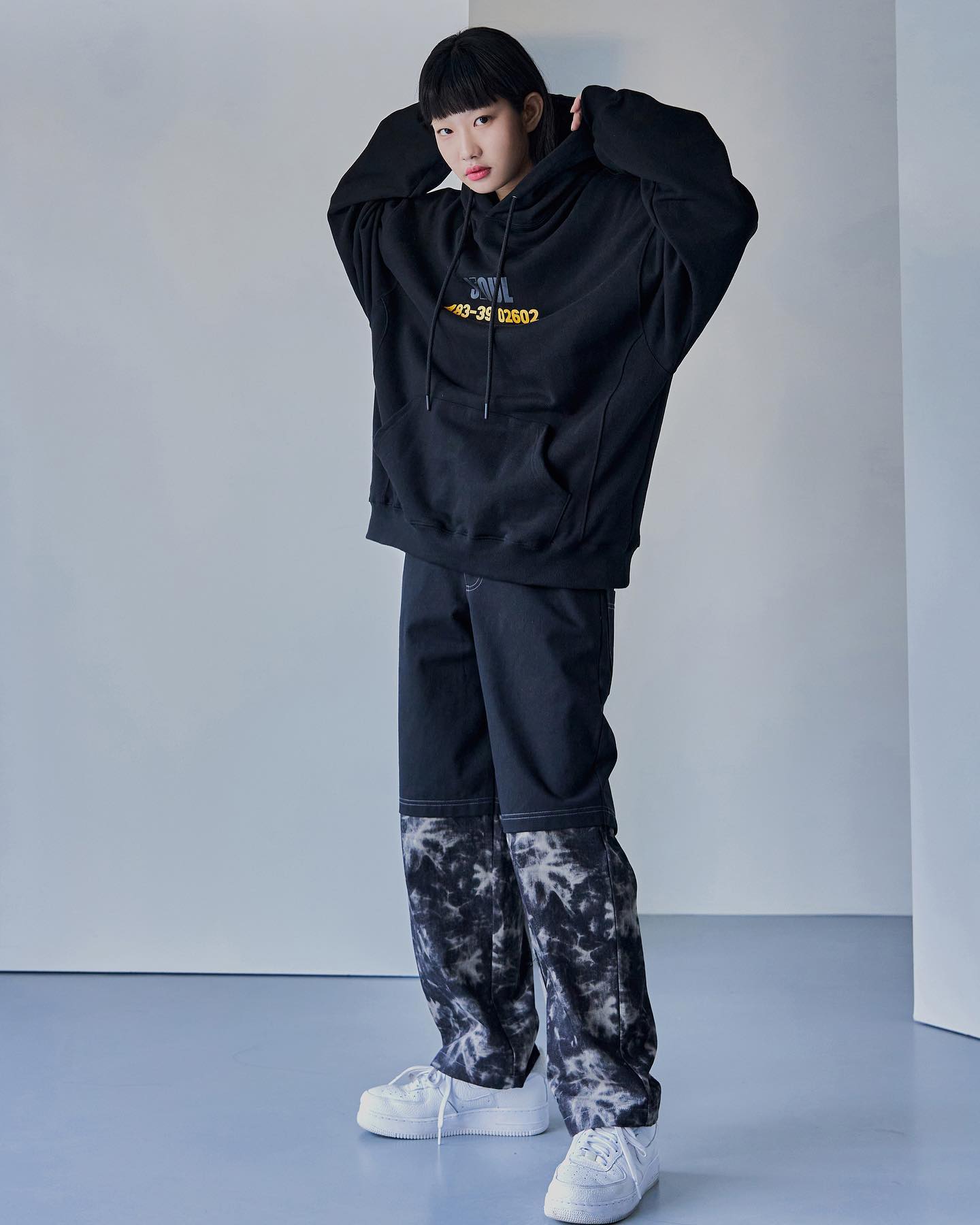 END, 자유와 감성을 담은 미니멀 스트릿 브랜드 — Look 5