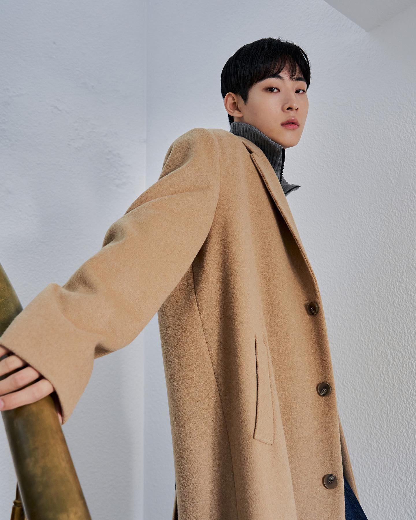END, 자유와 감성을 담은 미니멀 스트릿 브랜드 — Look 6