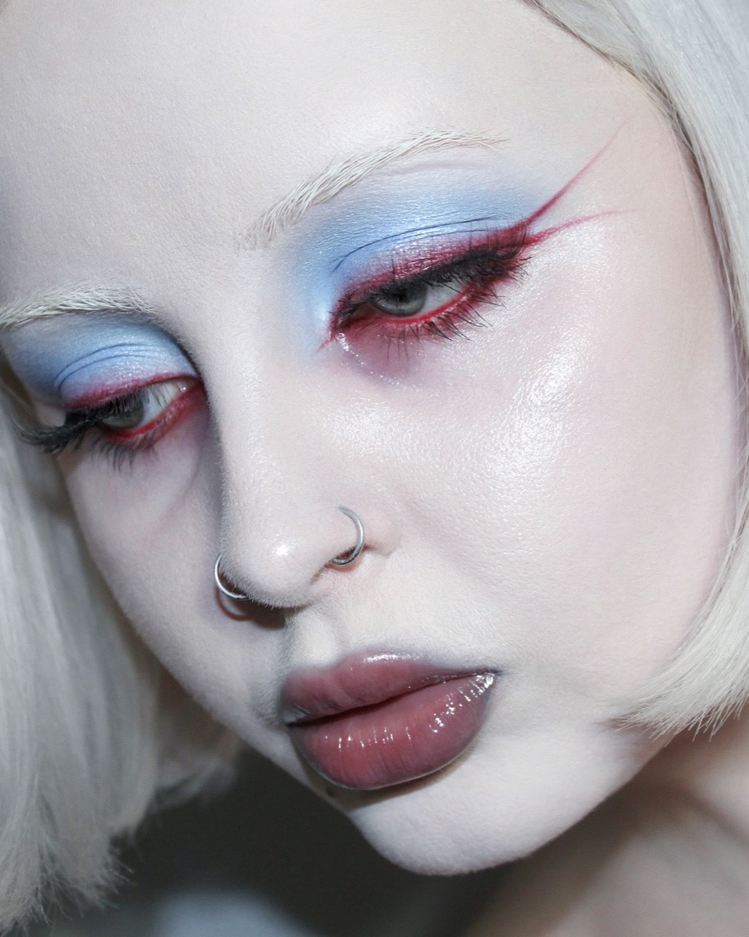 민트코어 메이크업, 2025 봄을 장악하다 — Look 6