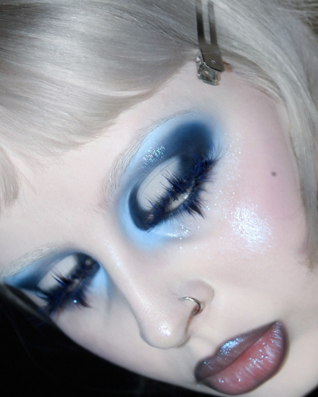 민트코어 메이크업, 2025 봄을 장악하다 — Look 7