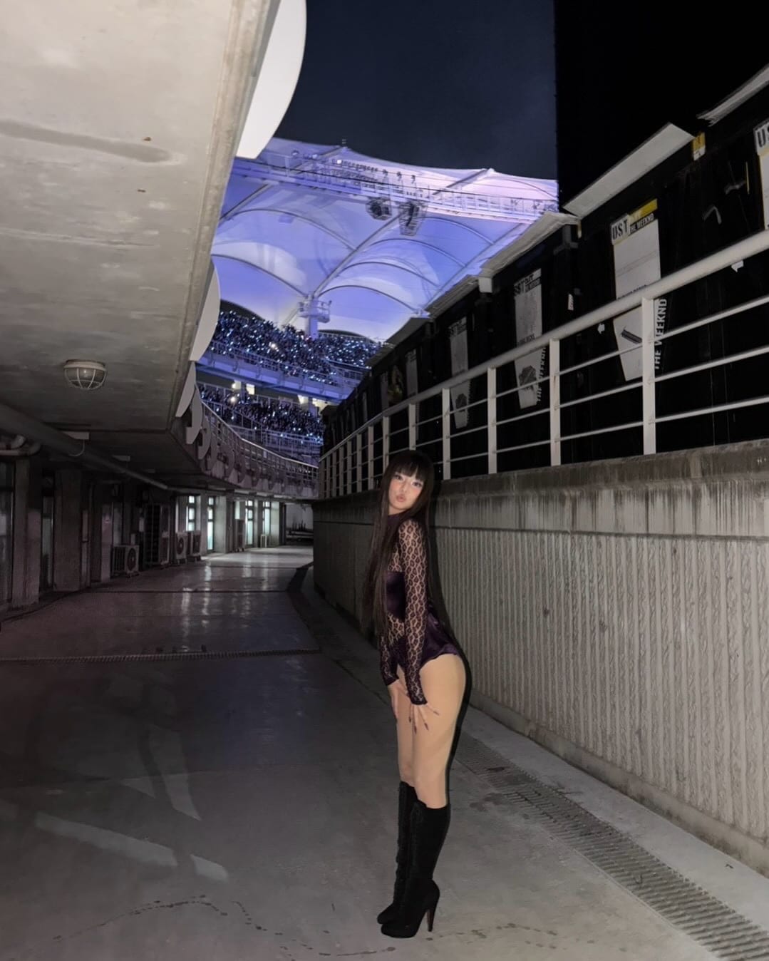제니가 풀어준 위켄드 콘서트 비하인드 — jennie, Look 9