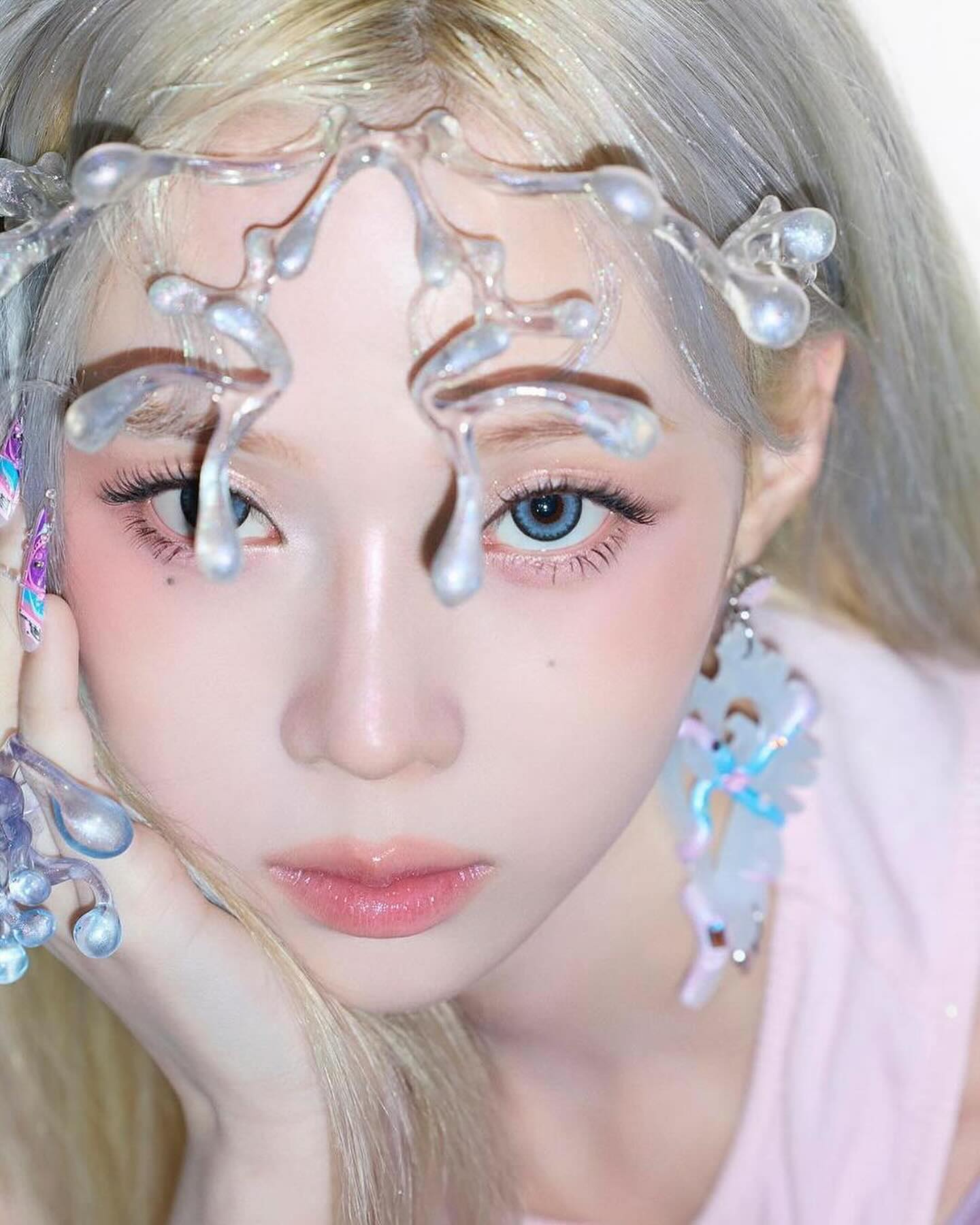 미세한 생명체에서 영감을 받은 MMWD의 아네모네 주얼리 — Look 2