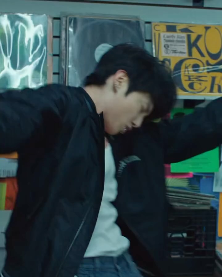 정국, 캘빈클라인 2026 봄 데님 캠페인 공개 — Look 2