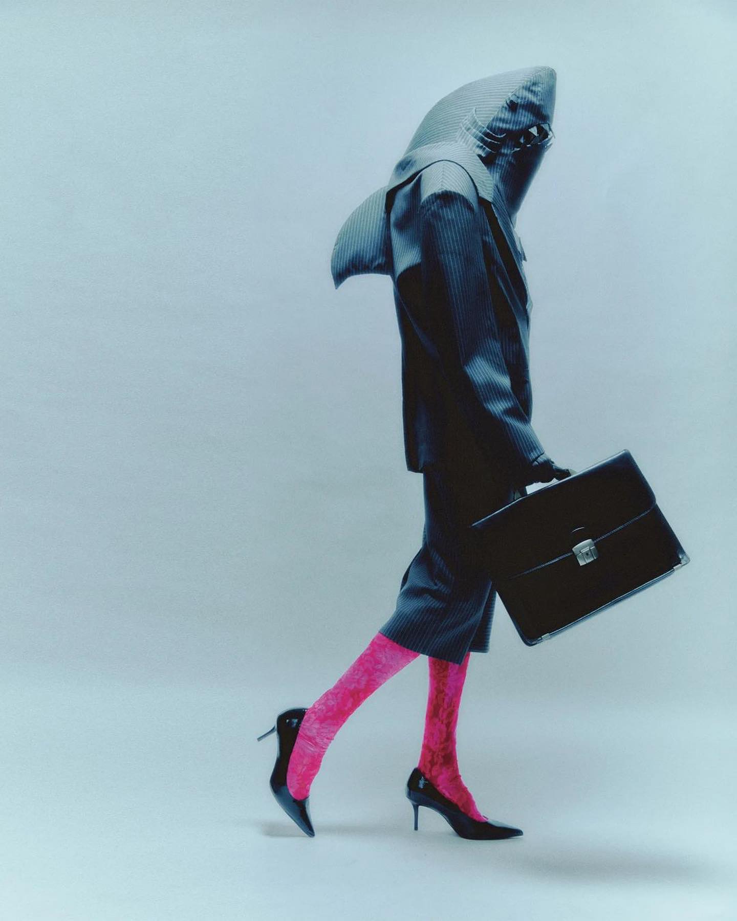렌나트 크라우제, 블랙 코미디로 풀어낸 패션 풍자 — Look 6