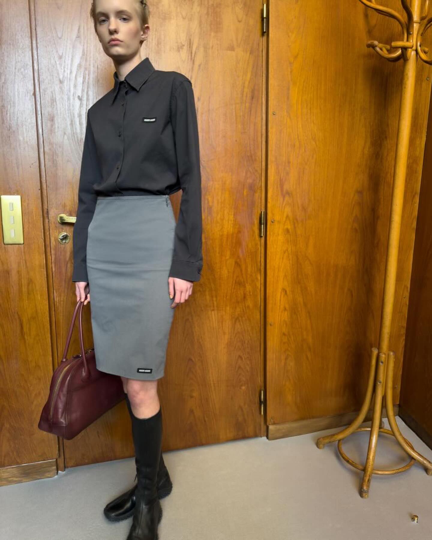 미우미우, FW26 캠페인에서 과감한 앵글로 주목 — Look 5