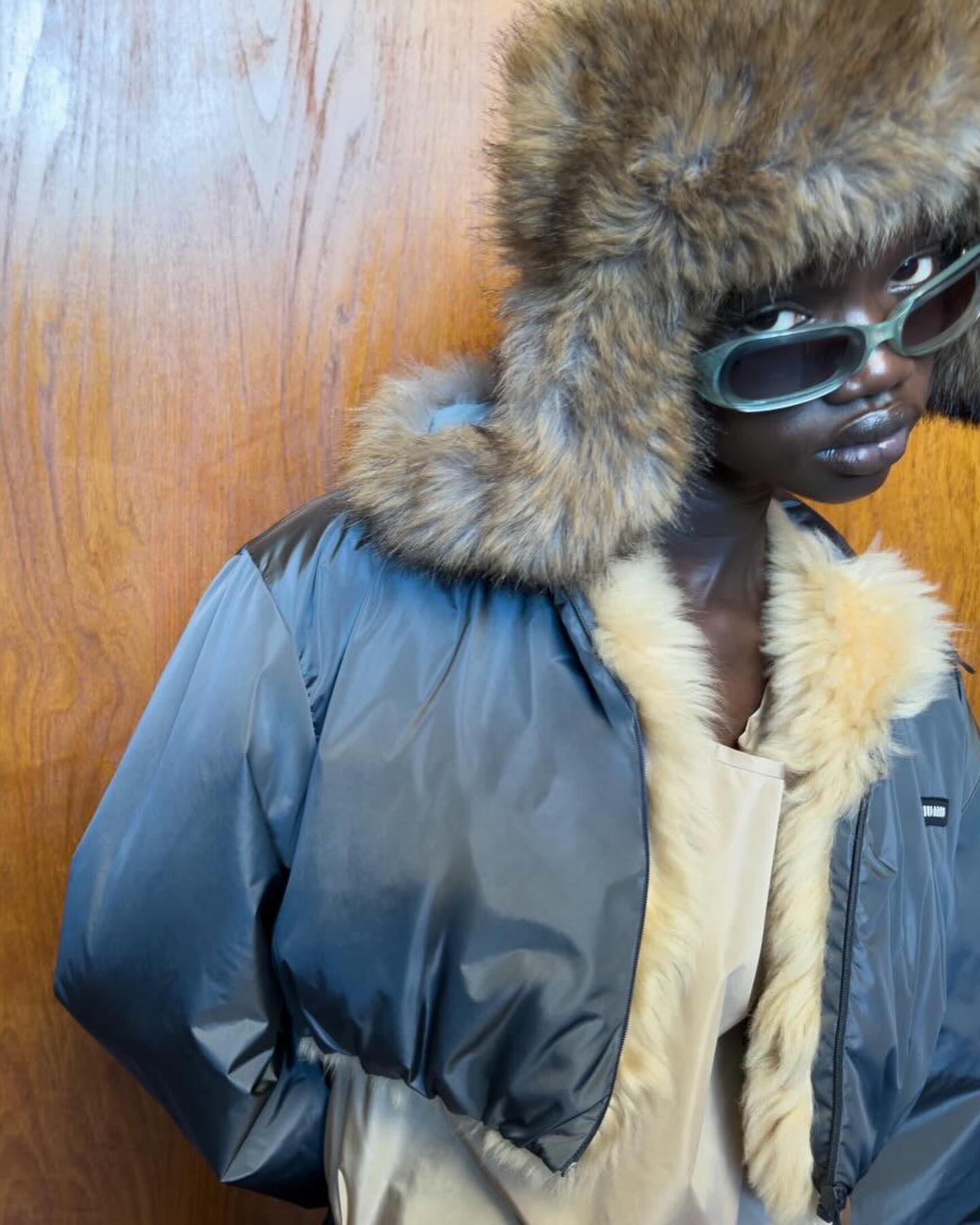 미우미우, FW26 캠페인에서 과감한 앵글로 주목 — Look 10