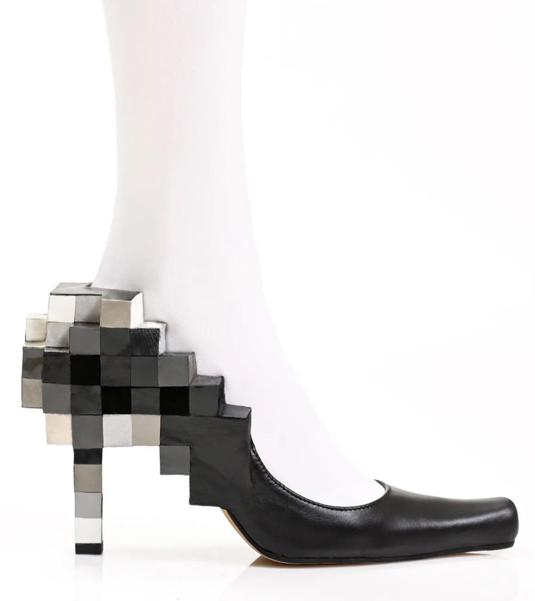코빌레비 디자인, 신발을 조각으로 바꾸다 — Look 2