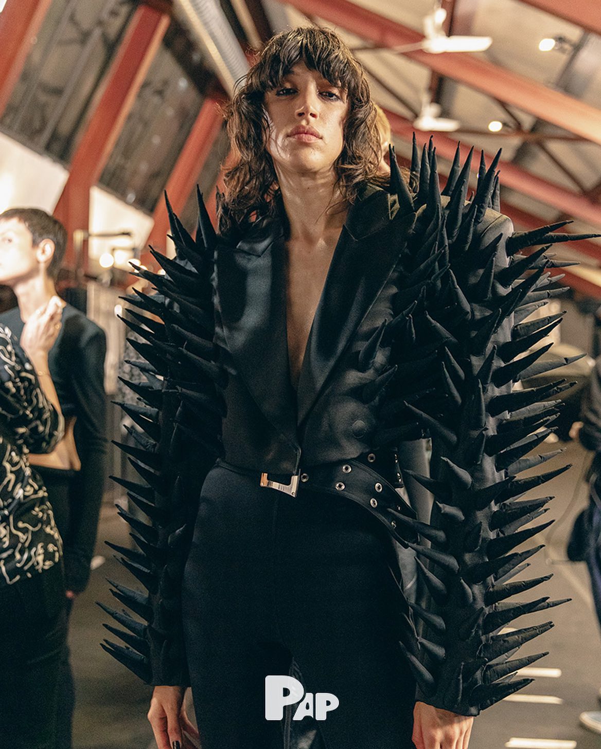 안나키키, 밀라노 패션위크 SS24 백스테이지 — Look 3