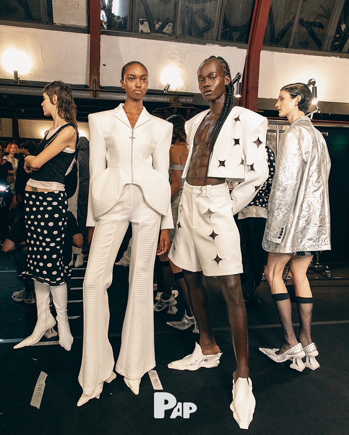 안나키키, 밀라노 패션위크 SS24 백스테이지 — Look 4