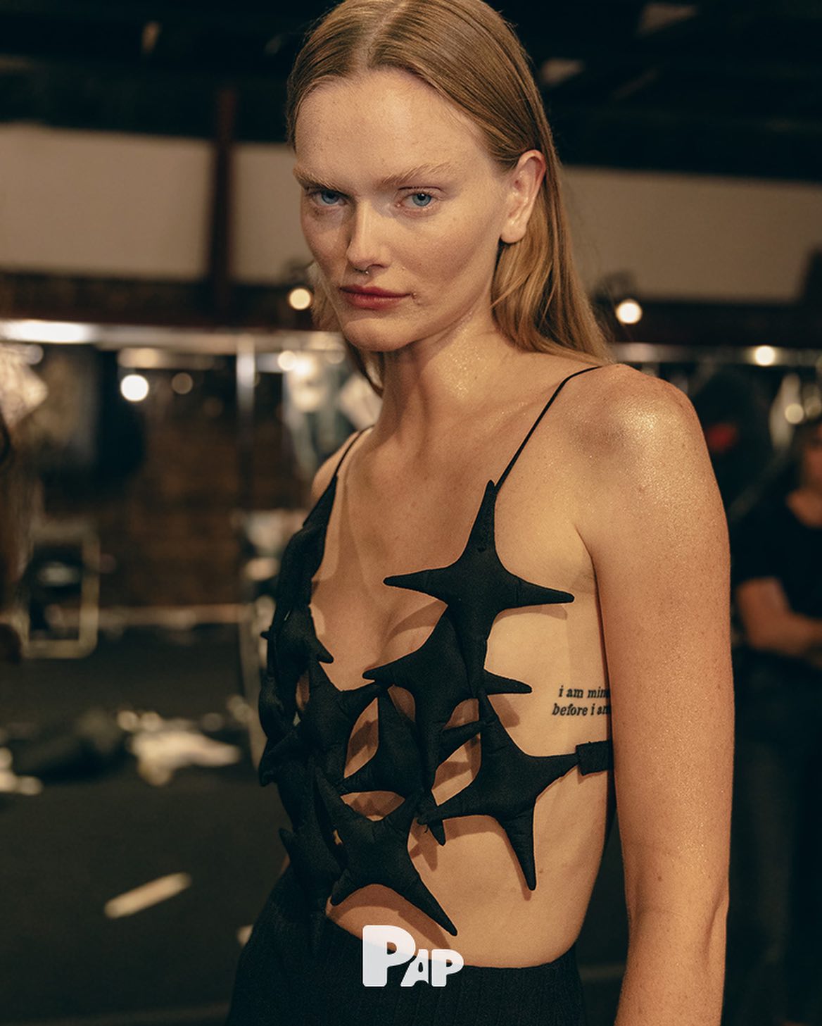 안나키키, 밀라노 패션위크 SS24 백스테이지 — Look 8