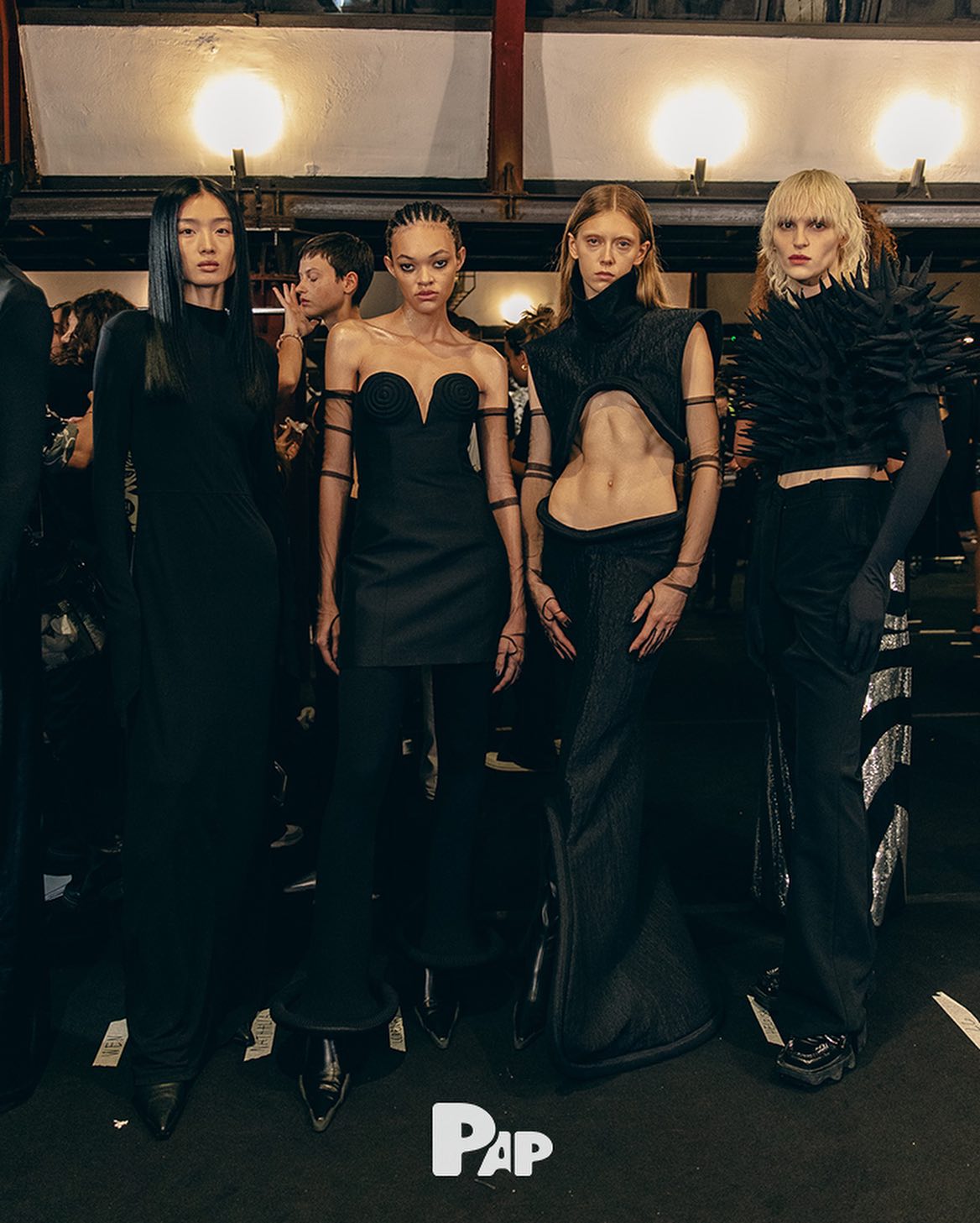 안나키키, 밀라노 패션위크 SS24 백스테이지 — Look 10