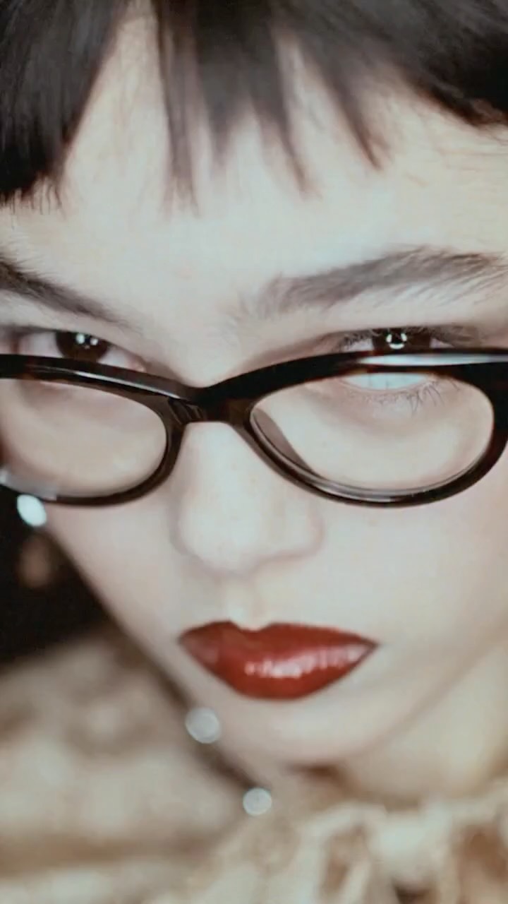 구찌, '라 파밀리아' 아이웨어 캠페인 공개 — Cover