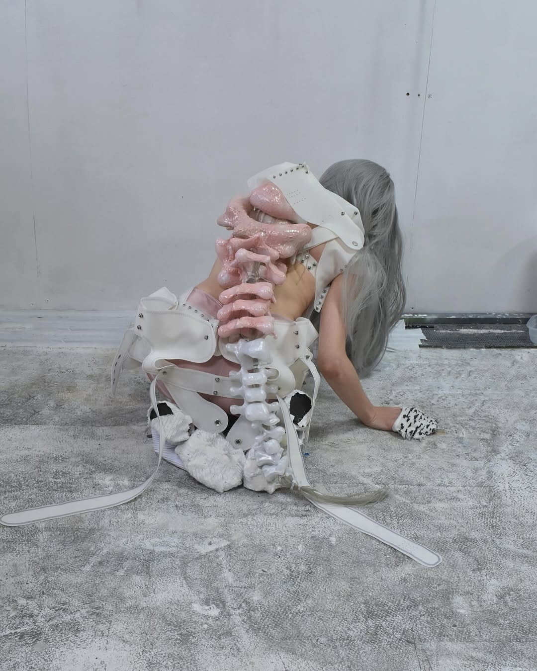 기계와 피부의 경계, @n3.0n_의 사이버 아머 컬렉션 — Look 4