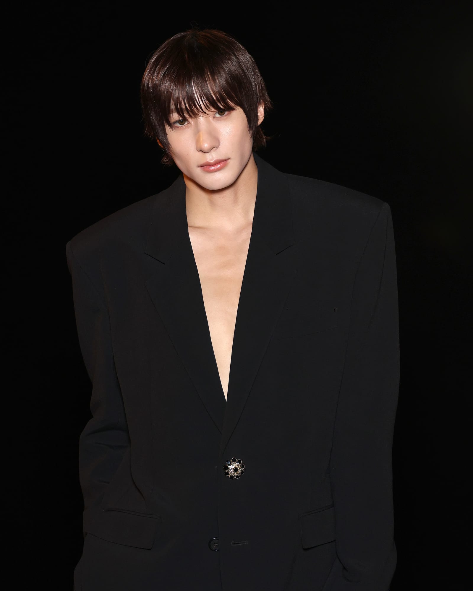 에펠탑 아래, 생 로랑이 부른 얼굴들 — saint laurent, Look 4