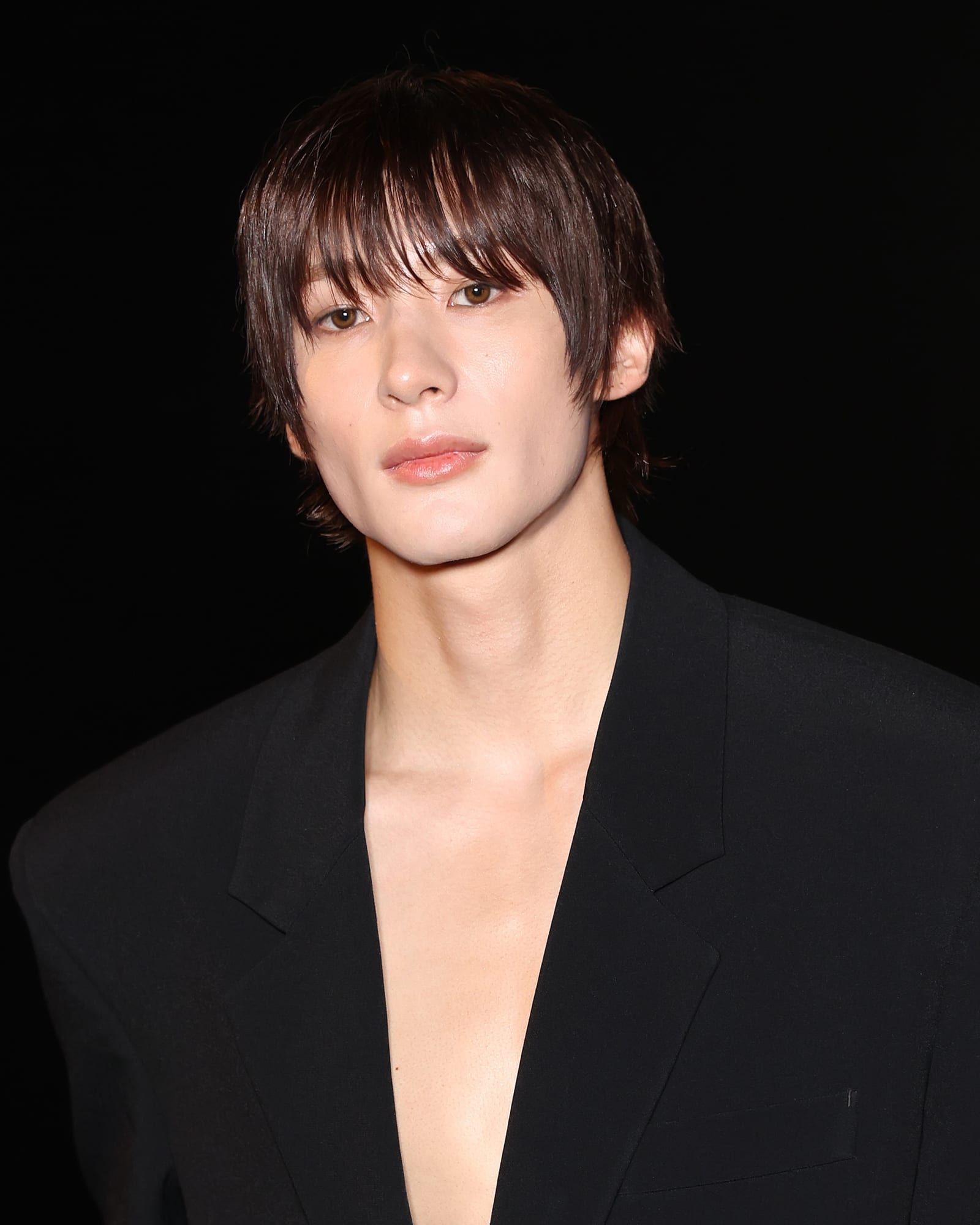 에펠탑 아래, 생 로랑이 부른 얼굴들 — saint laurent, Look 5