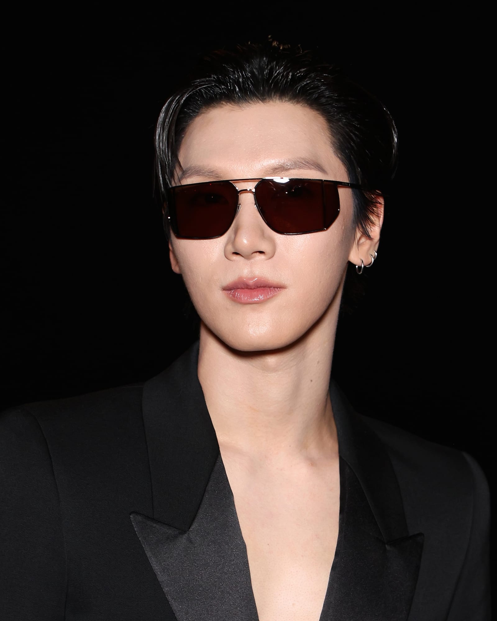 에펠탑 아래, 생 로랑이 부른 얼굴들 — saint laurent, Look 7