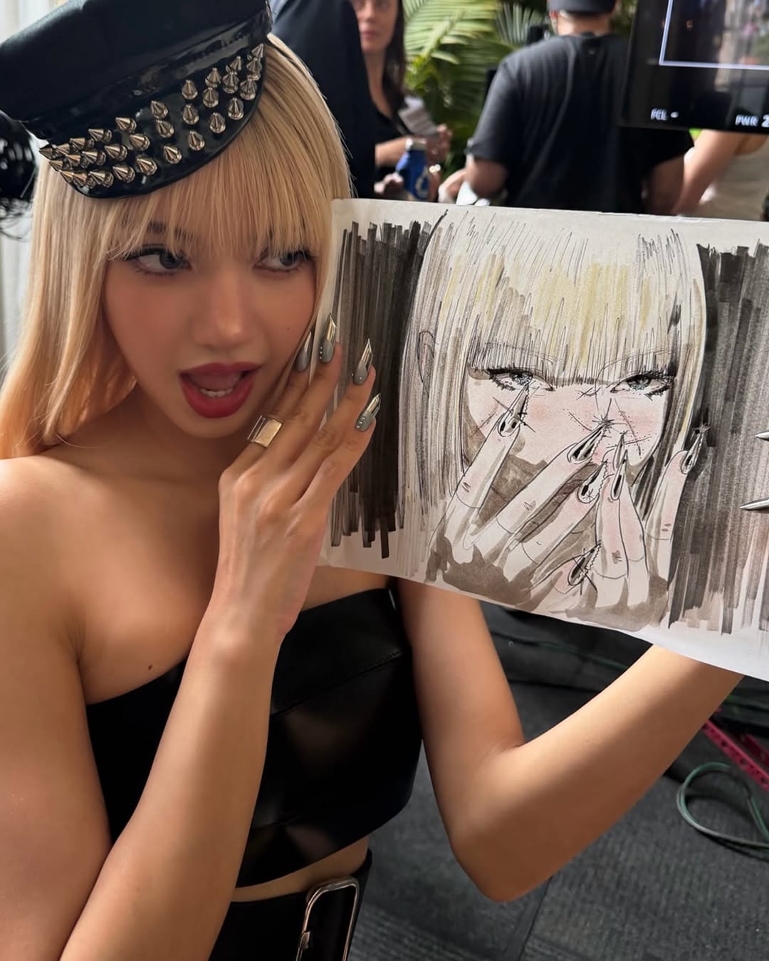 리사가 풀어준 'Tarantino' 비하인드 컷 — lisa, Look 5