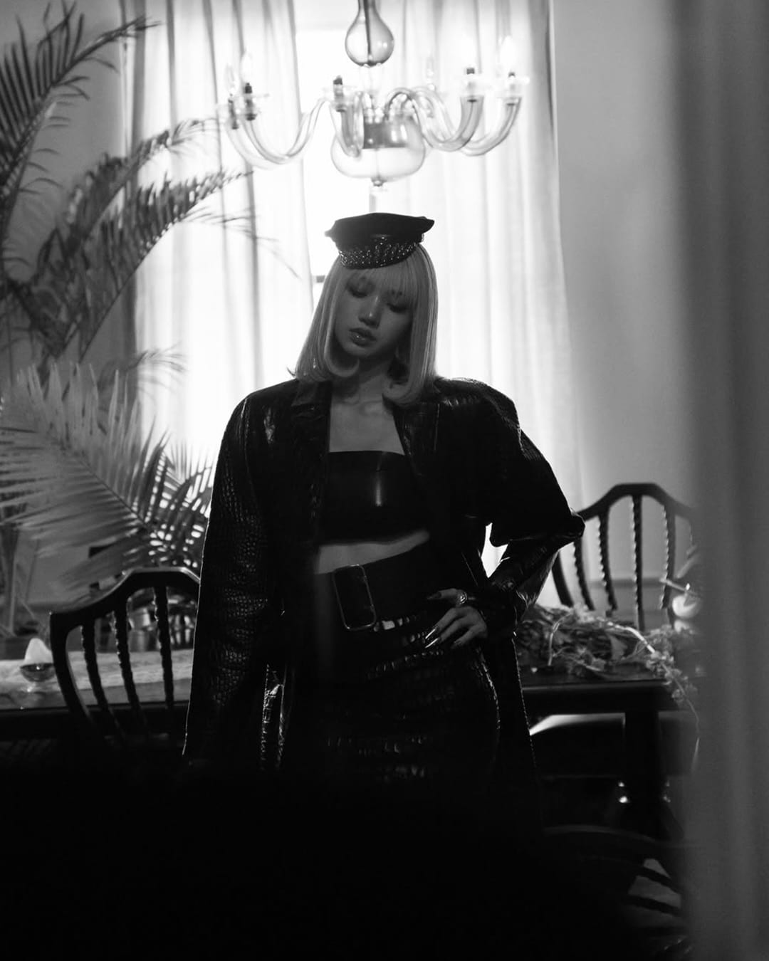 리사가 풀어준 'Tarantino' 비하인드 컷 — lisa, Look 10