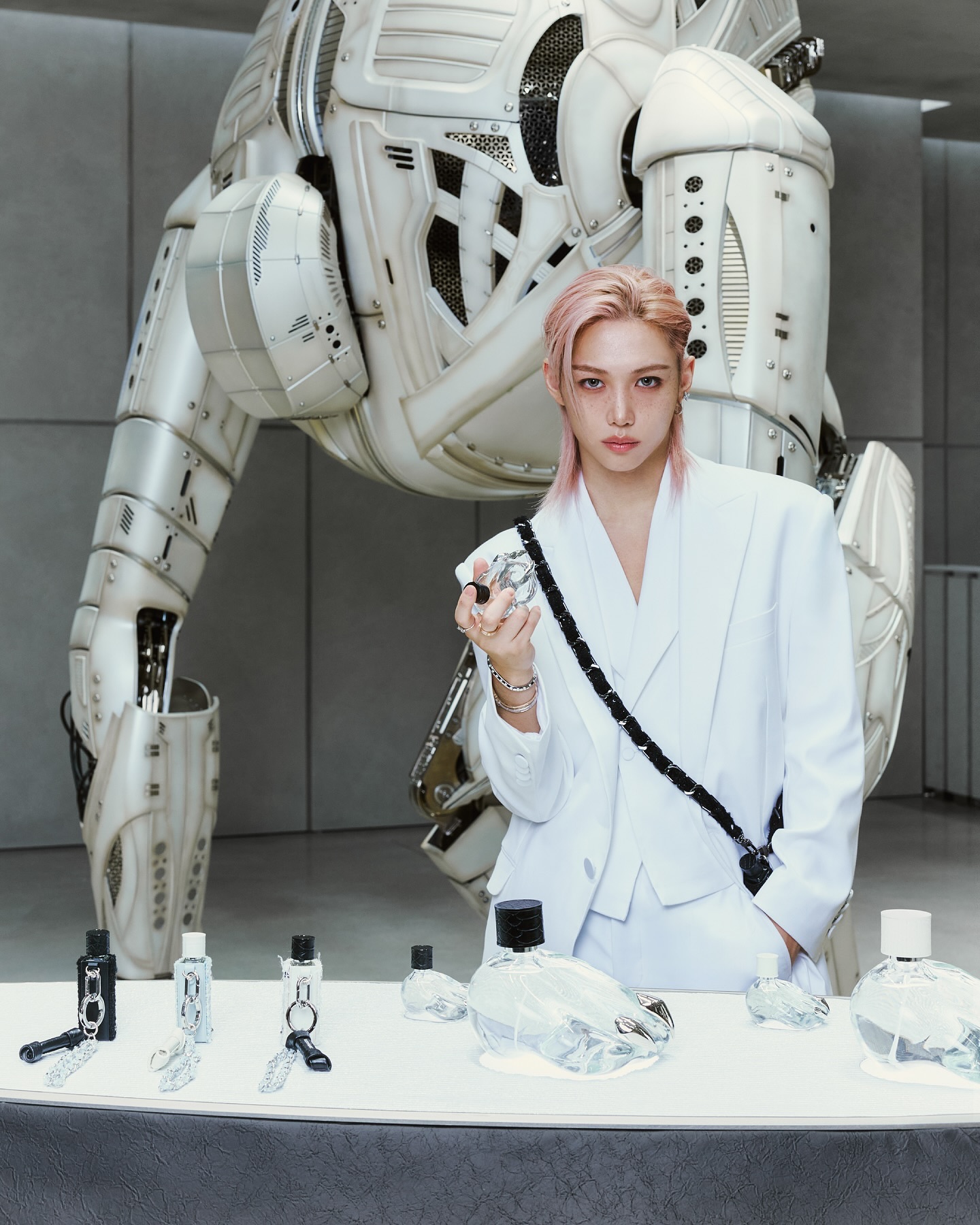 탬버린즈, 필릭스와 함께한 선샤인 체인 웨어 공개 — Look 2