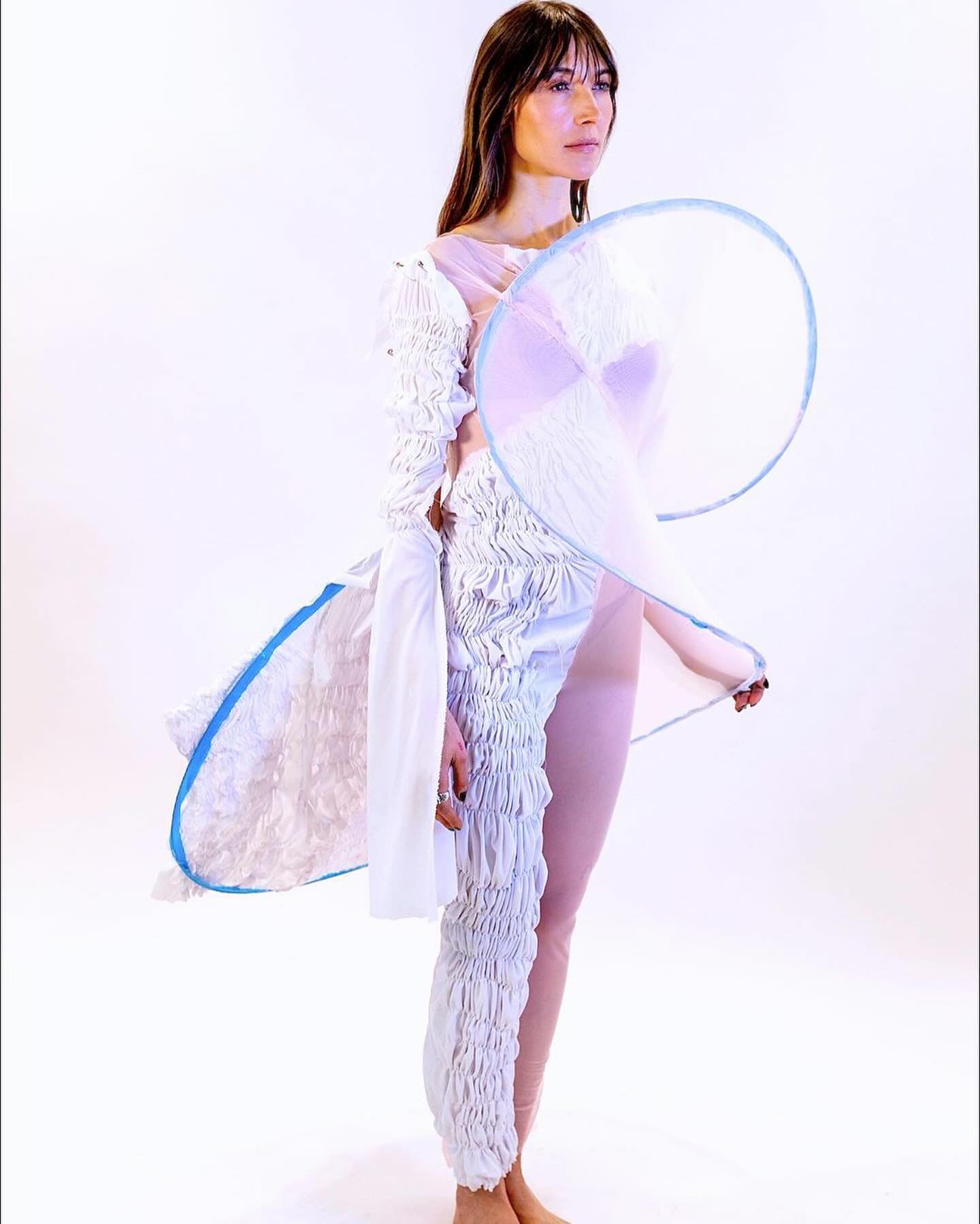 텐트와 인플레이터블 라텍스로 꿈을 확장하는 디자이너 — Look 2
