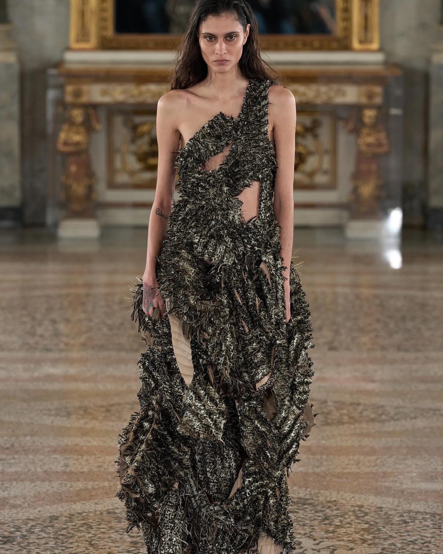 프러나운스 24FW, 장자의 호접몽에서 피어난 곡선의 시 — Look 2