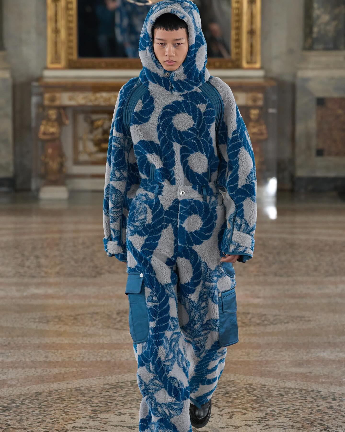 프러나운스 24FW, 장자의 호접몽에서 피어난 곡선의 시 — Look 3