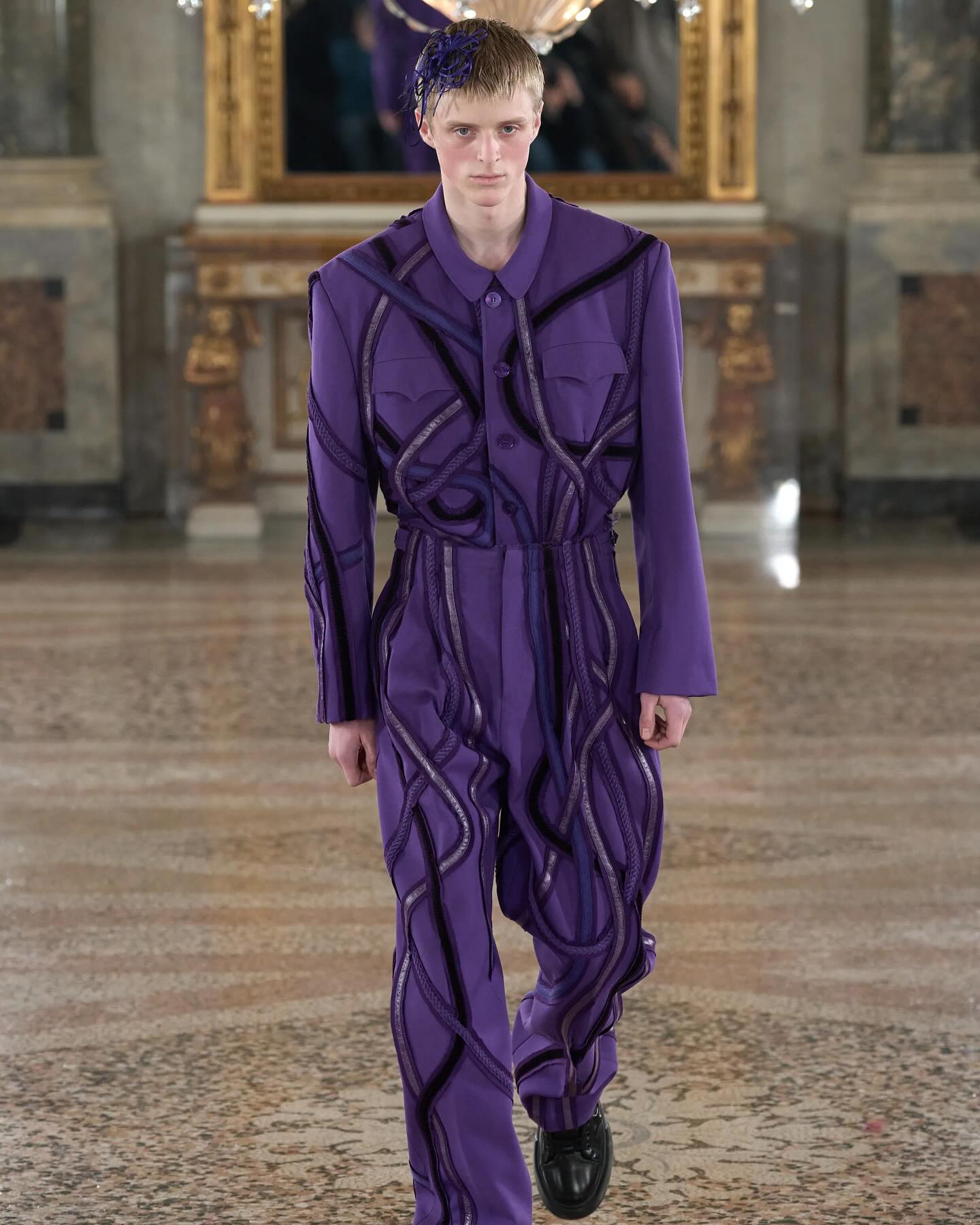 프러나운스 24FW, 장자의 호접몽에서 피어난 곡선의 시 — Look 8