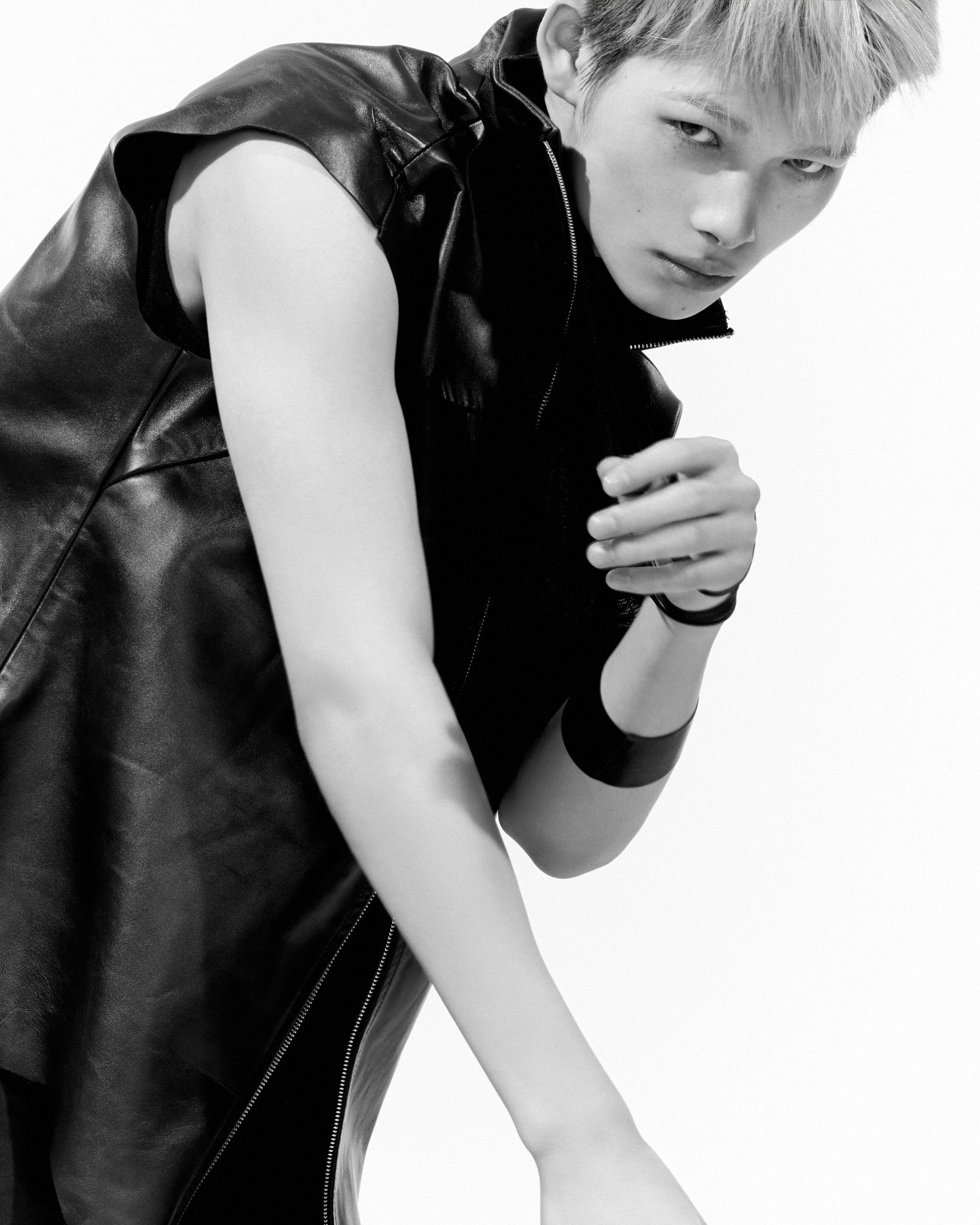 색을 지우자 엔하이픈이 선명해졌다 — Look 6