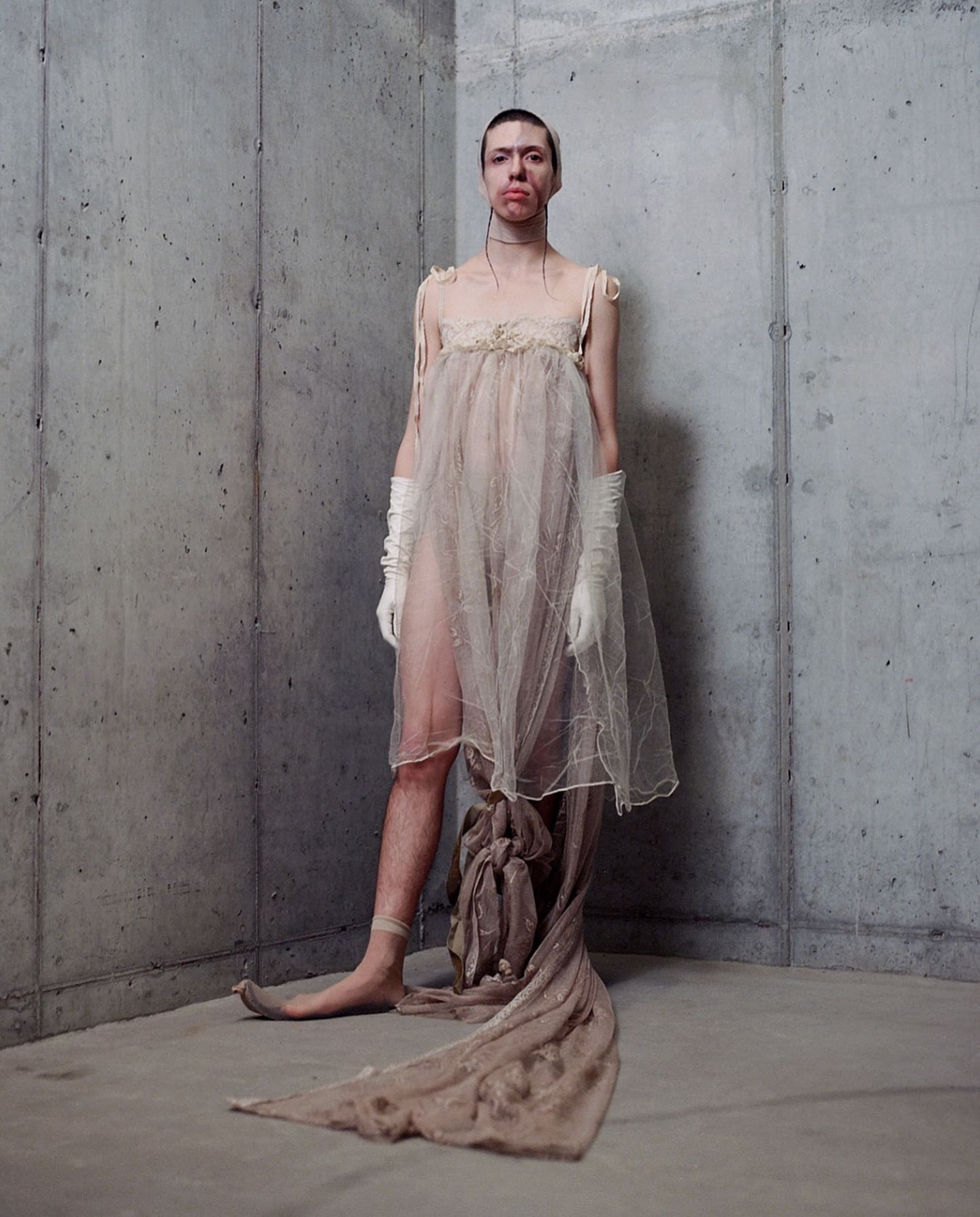죽은 것에 새 생명을 불어넣는 패션, Zoe Gustavia Anna Whalen의 'LIFE OF HOUSEFLY' AW24 — Look 5