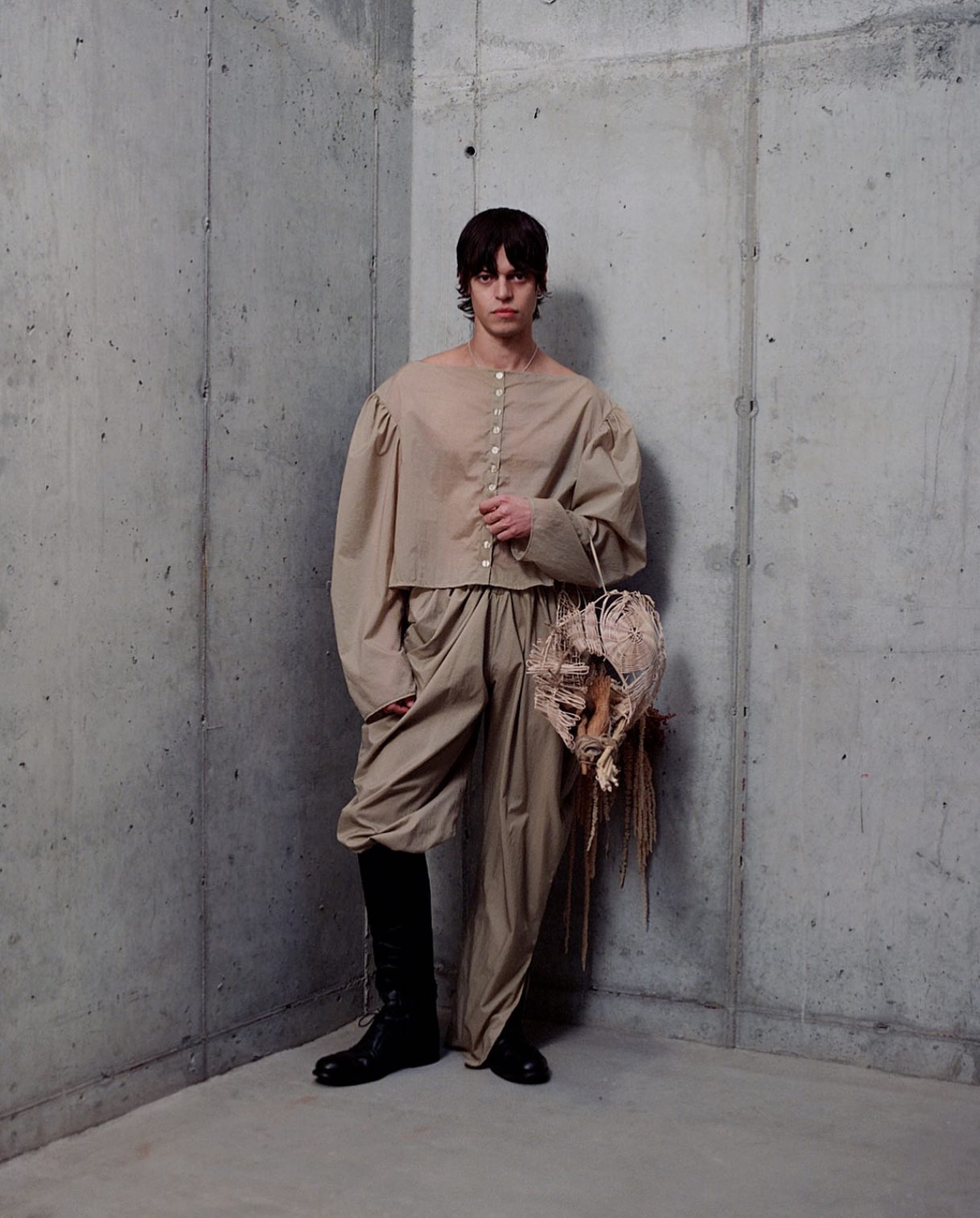 죽은 것에 새 생명을 불어넣는 패션, Zoe Gustavia Anna Whalen의 'LIFE OF HOUSEFLY' AW24 — Look 6