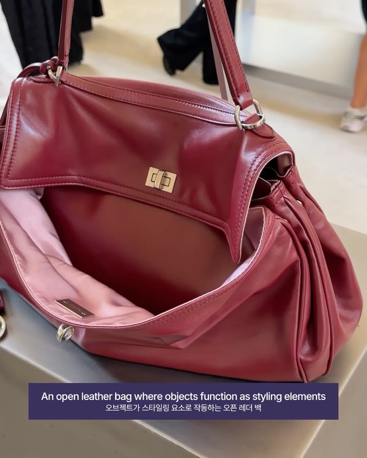 발렌시아가의 '언사이즈드', 옷과 몸의 관계를 다시 쓰다 — Look 4