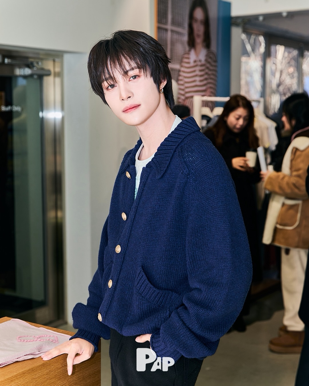 장원영이 입은 배리의 캐시미어 언어, 성수에서 다시 쓰다 — Look 4