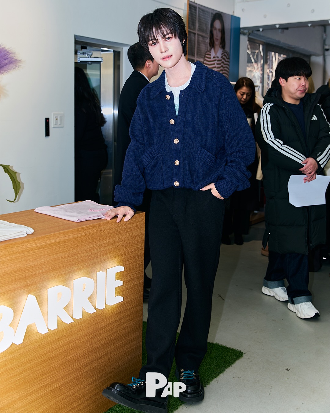 장원영이 입은 배리의 캐시미어 언어, 성수에서 다시 쓰다 — Look 8
