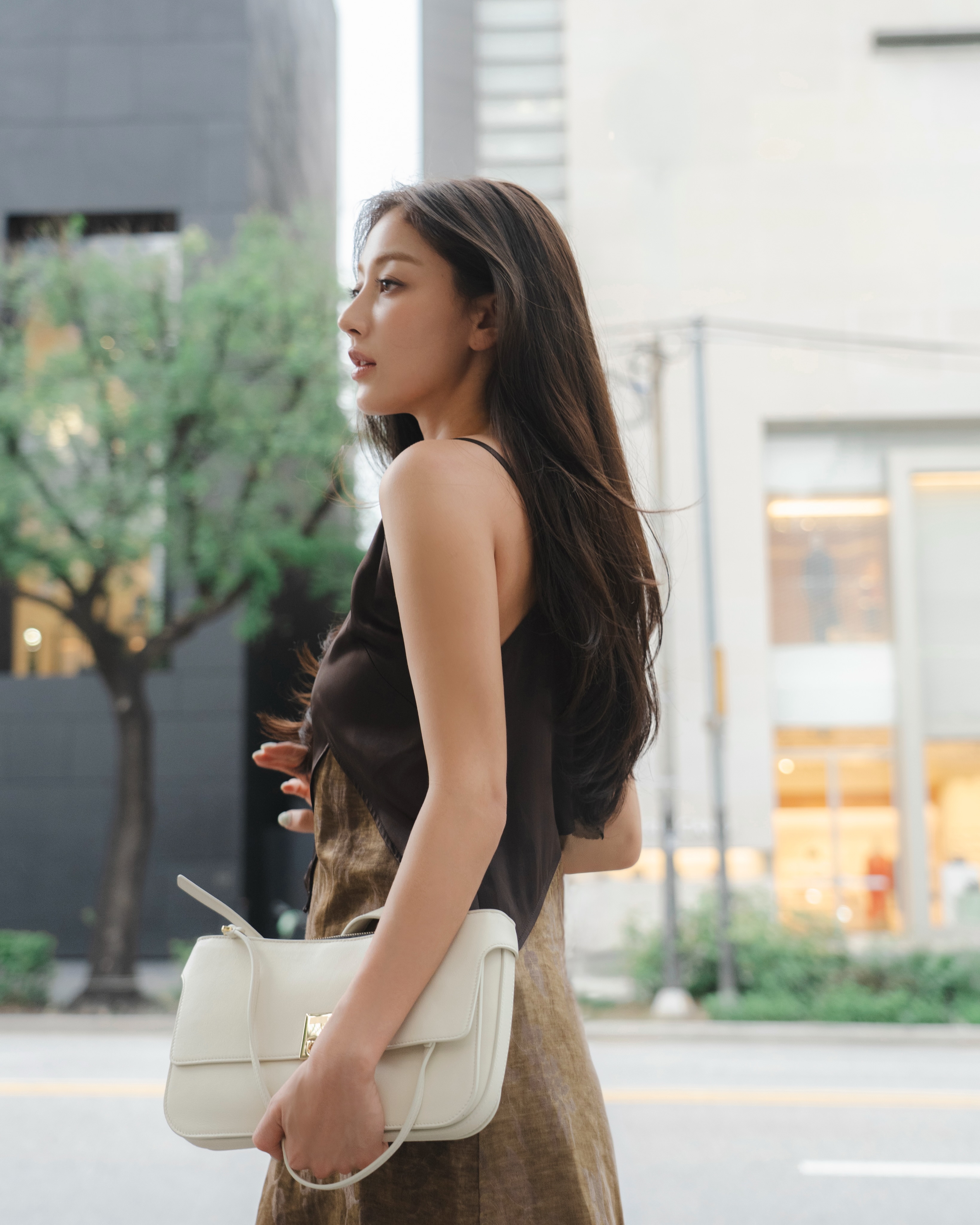 가방 하나에 100개 부속, 지효가 든 페라가모 카라 백 — ferragamo, Look 5