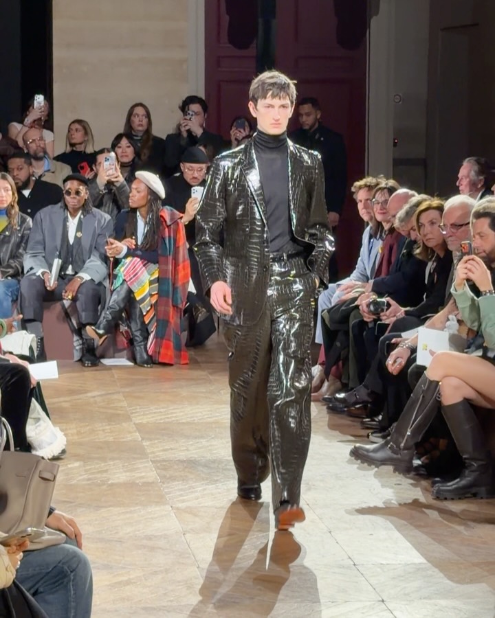 베로니크 니샤니앙, 37년 여정 마무리한 에르메스 26FW — Look 5