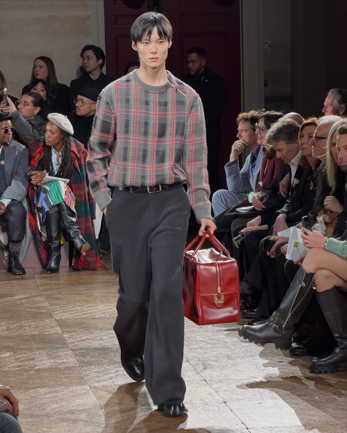 베로니크 니샤니앙, 37년 여정 마무리한 에르메스 26FW — Look 7