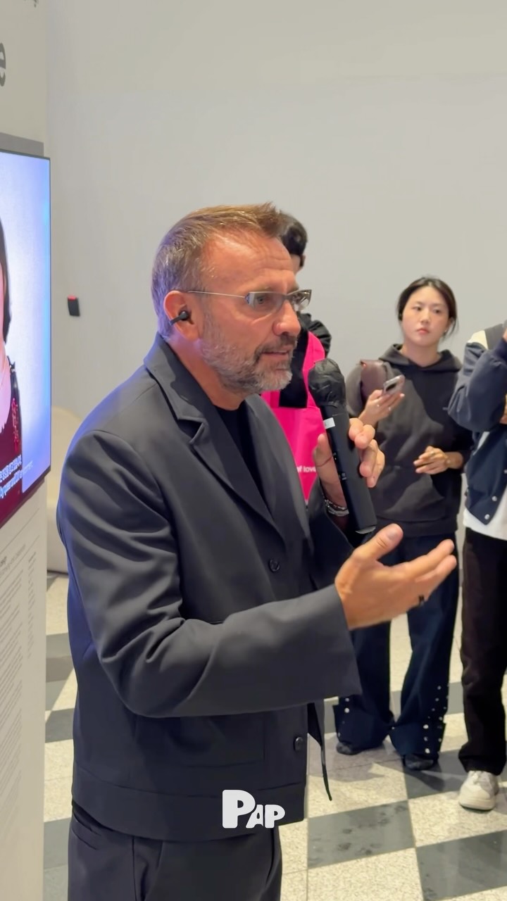 Samsung et 14 artistes italiens écrivent à l'IA — Cover