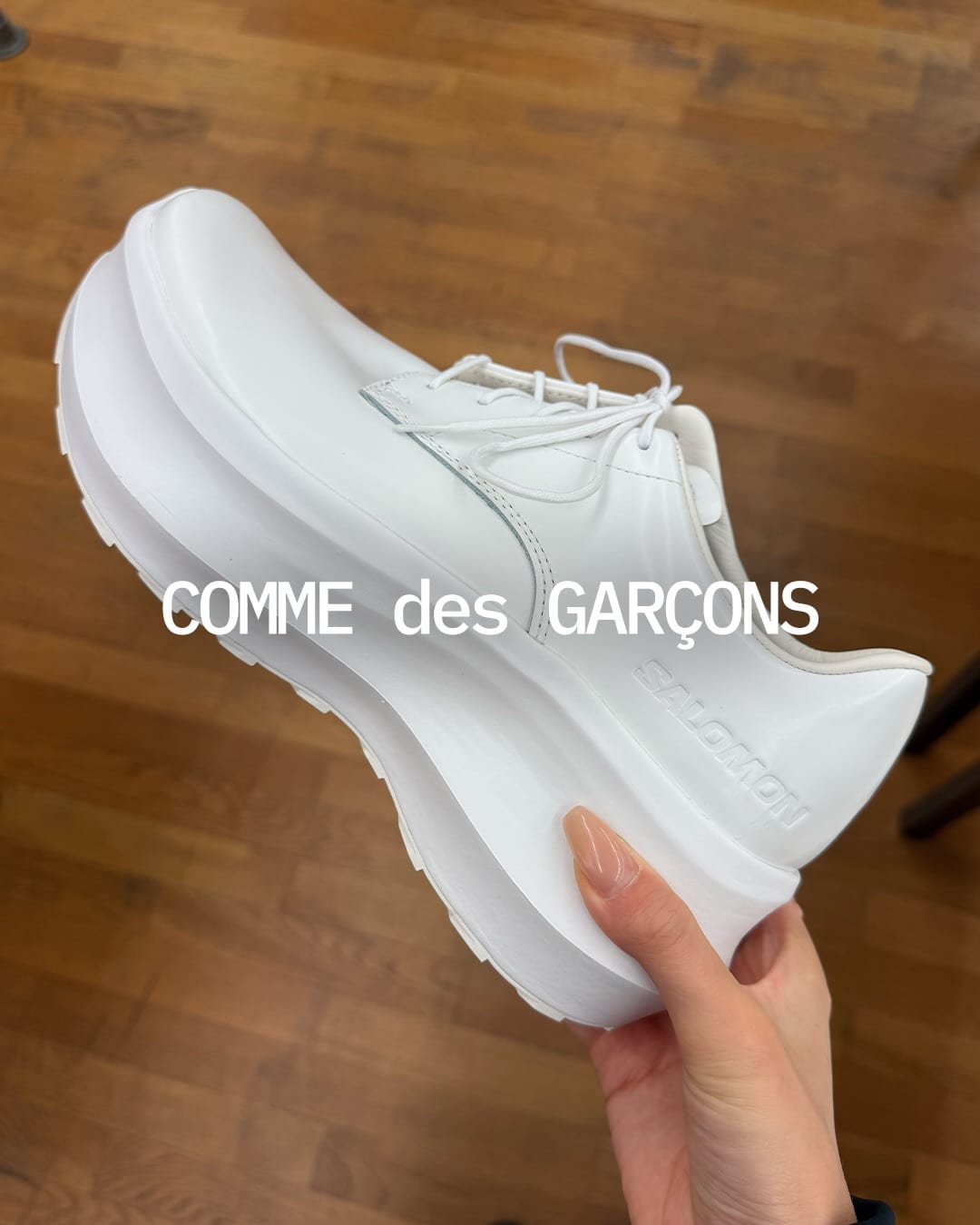 같은 지붕, 세 개의 언어 — comme des garcons, Look 4